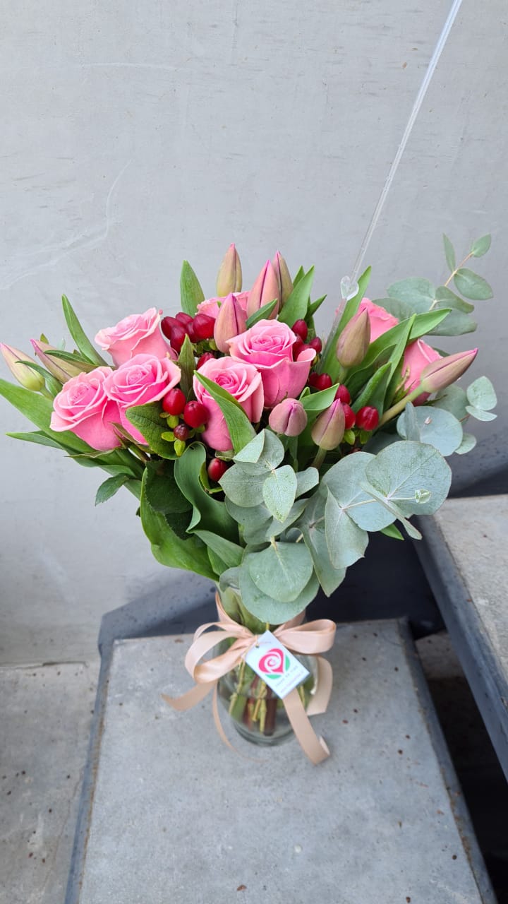 Florero Tulipanes y Rosas