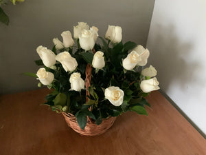Canasto blanco 18 rosas