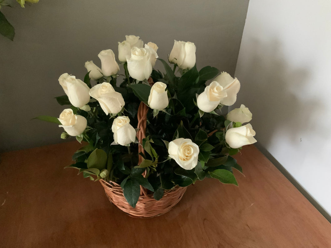 Canasto blanco 18 rosas