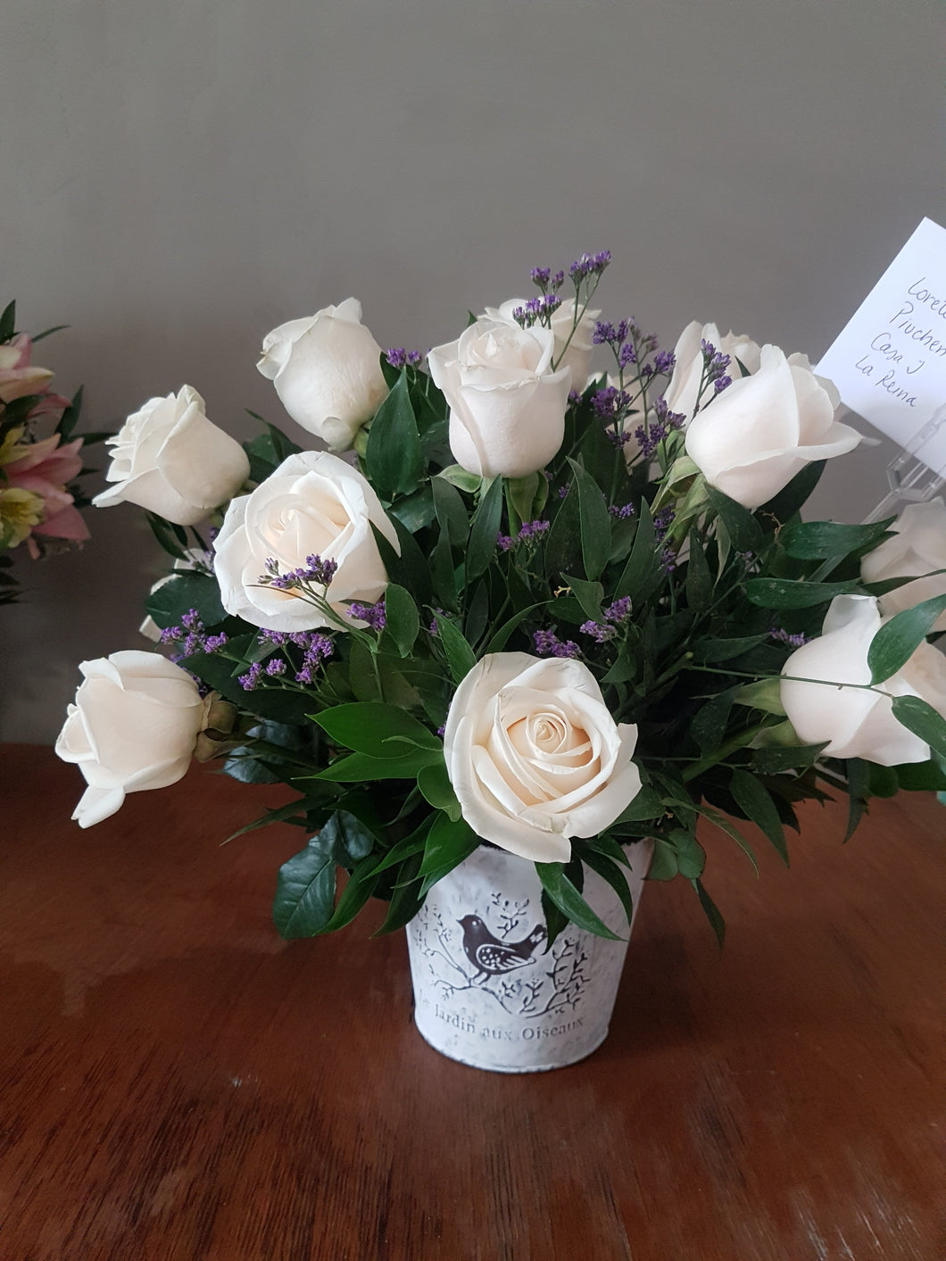 Arreglo pequeño rosas blancas