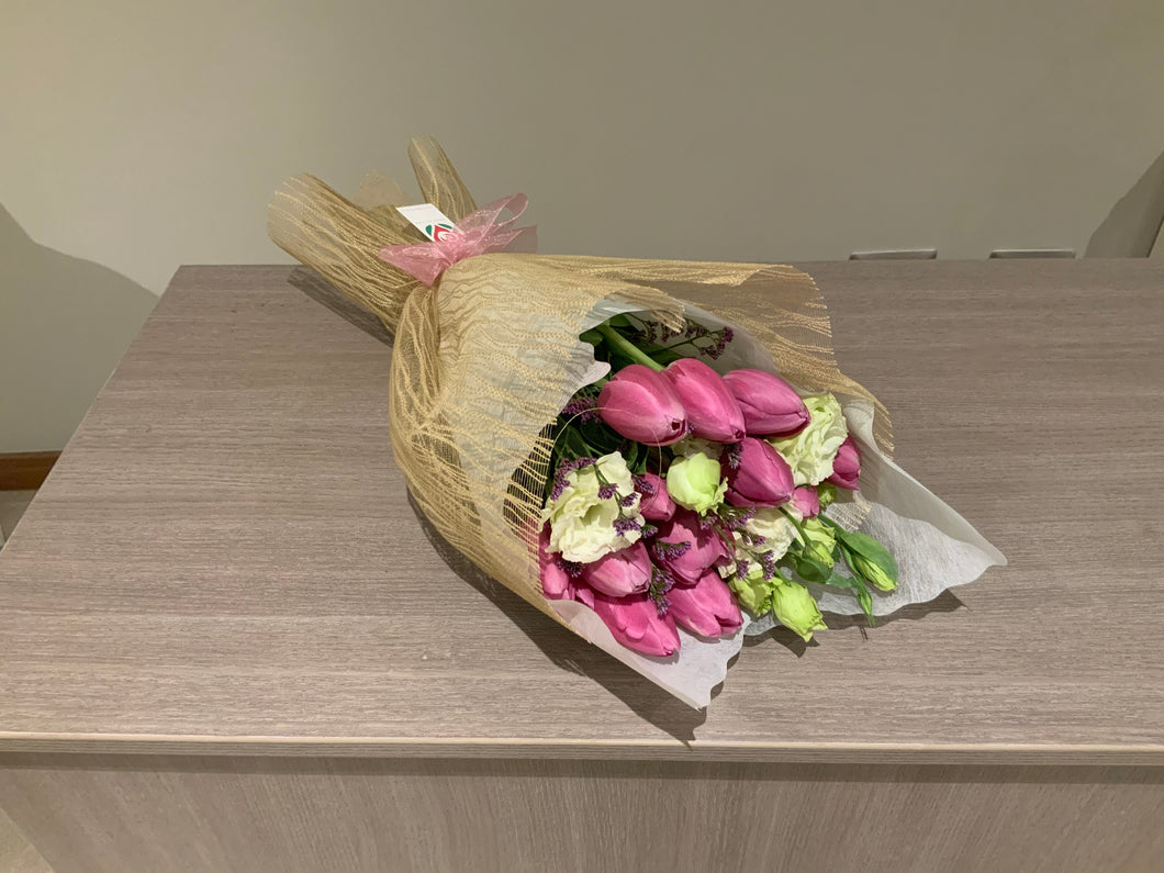 Bouquet de Tulipanes y Rosas o lisianthum
